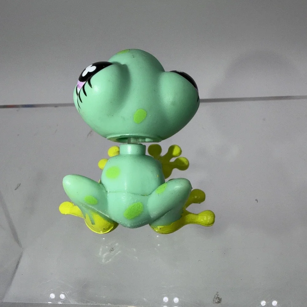 Littlest Pet Shop Frog - #479 - 2007 - Green w neon green feet & purple eyes‎